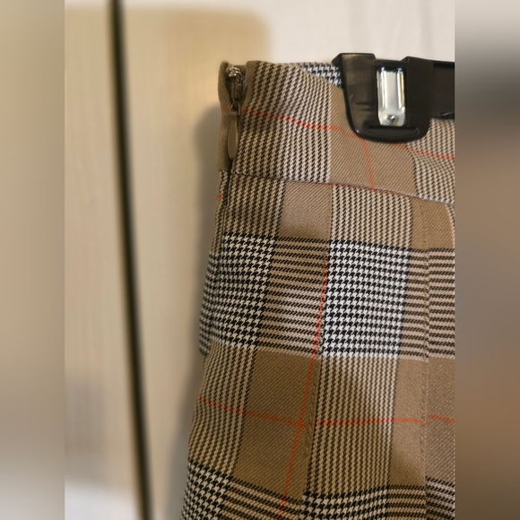 BAGATELLE COLLECTION Designer Inspired Plaid Print, Pleated Skirt, Size L - Picture 5 of 7